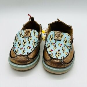 ARIAT SLIP ON ‘LIL STOMPERS PIPER CRUISER SHOES SIZE 4 ROSE GOLD AND AQUA NWT